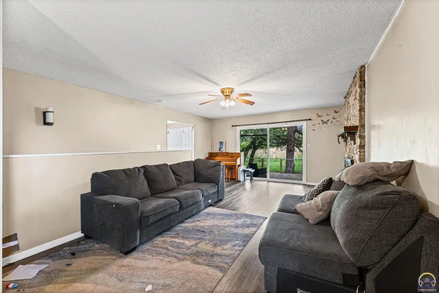 5849 SW Auburn Rd, Topeka, KS 66610 - #3