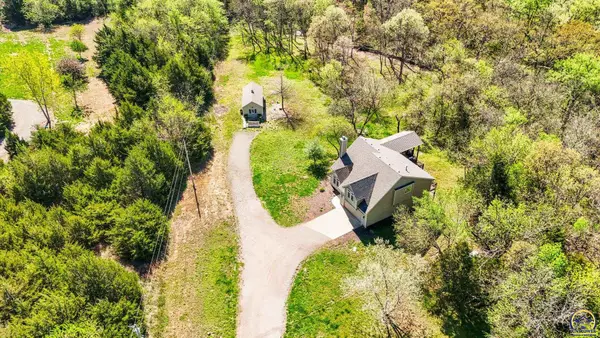 881 N 1928 Rd, Lecompton, KS 66050-4126