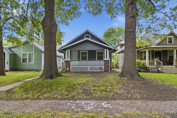 1237 SW Macvicar Ave, Topeka, KS 66604