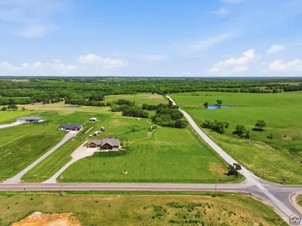 7630 SE Berryton Rd, Berryton, KS 66409