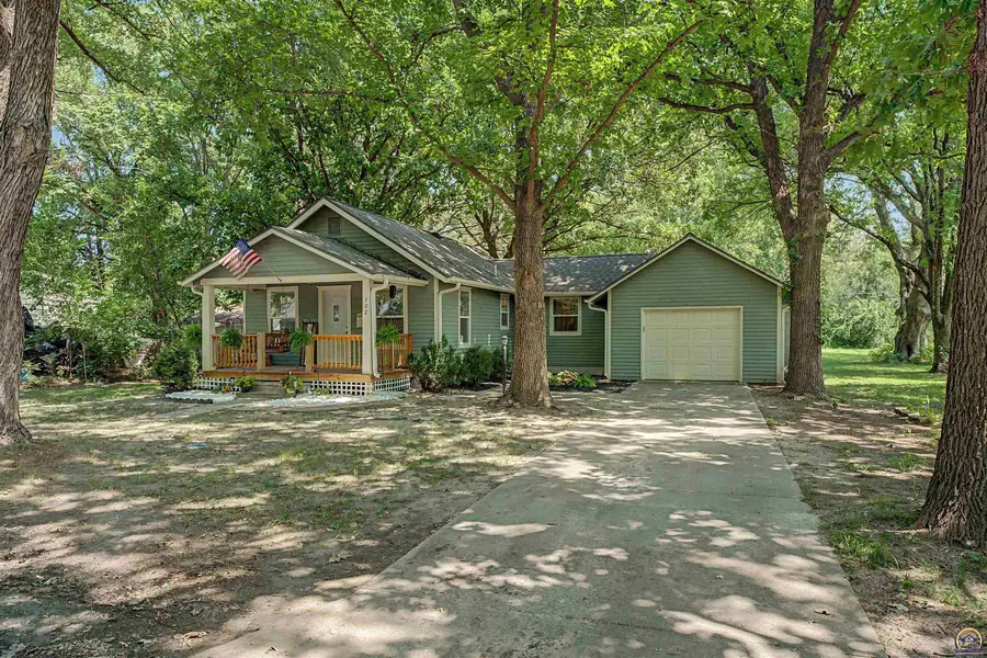 302 Masche St, Silver Lake, KS 66539 - #2
