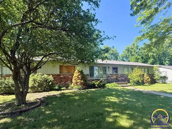 201 Pawnee Ave, Hiawatha, KS 66434
