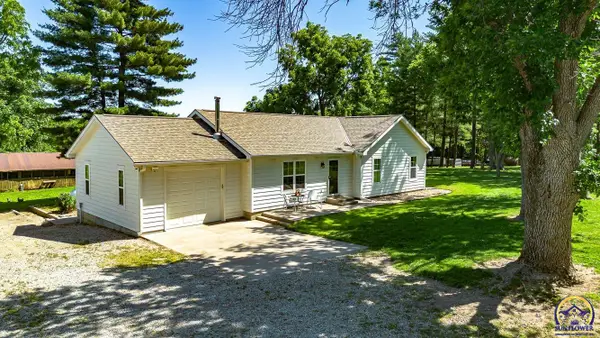 2664 27th St, Topeka, KS 66617