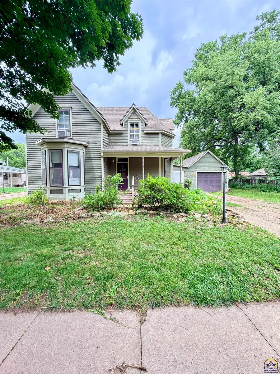 712 Hockaday St, Council Grove, KS 66846 - #2