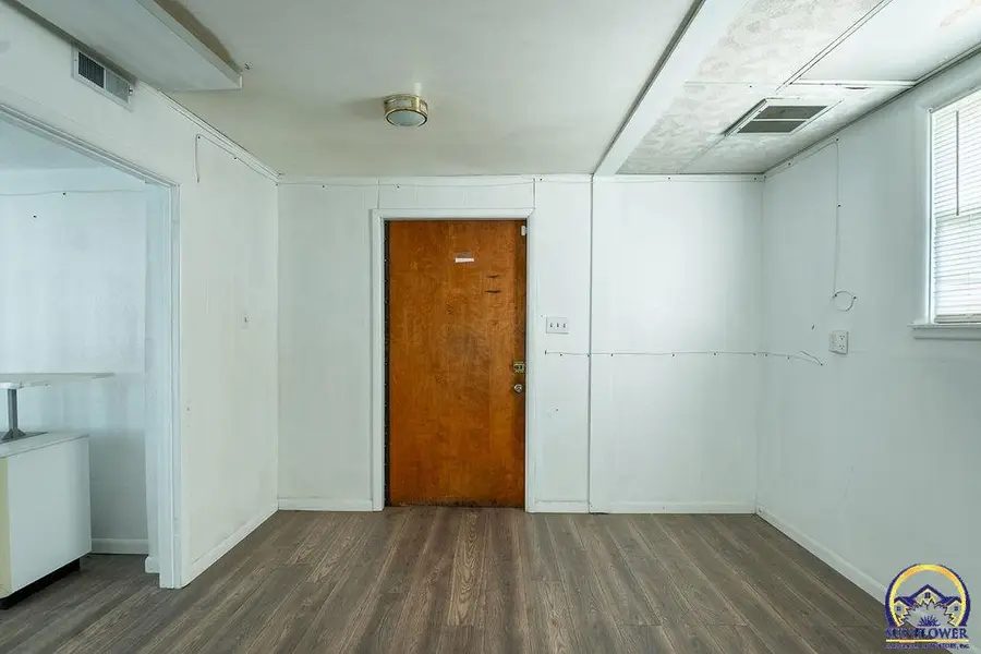 1435 SE Madison St, Topeka, KS 66607 - #2