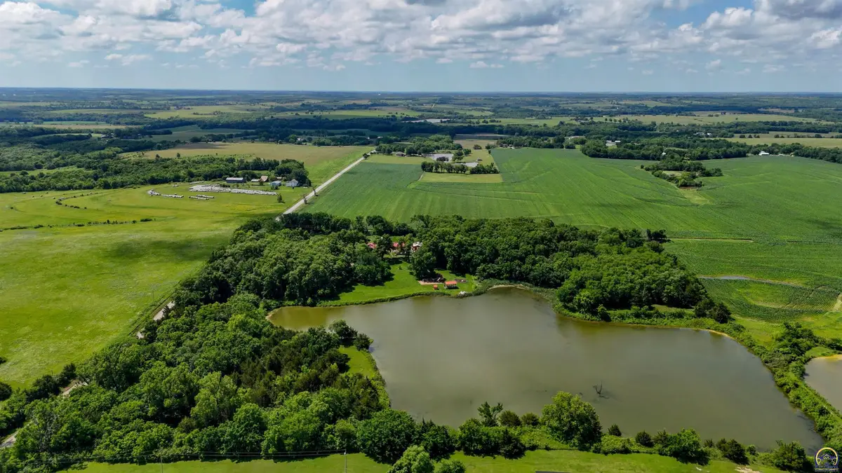 8441 SW Valencia Rd, Auburn, KS 66402 - #1