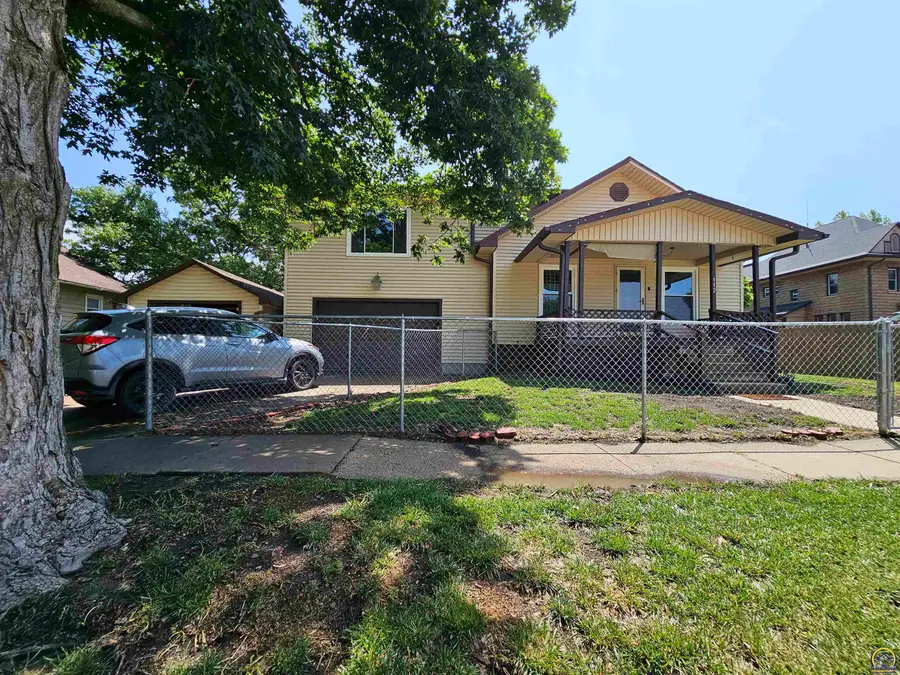 112 N 13th St, Sabetha, KS 66534 - #2