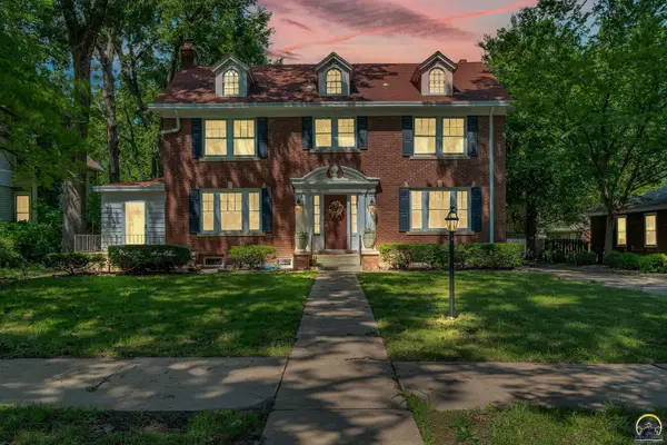 1417 SW College Ave, Topeka, KS 66604