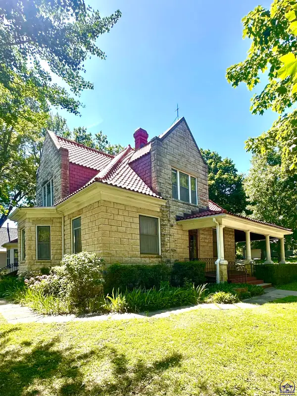605 N Columbia St, Council Grove, KS 66846