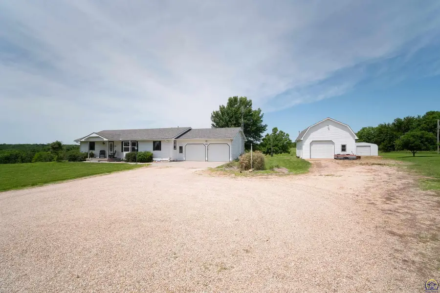 10727 SW Auburn Rd, Wakarusa, KS 66546 - #3