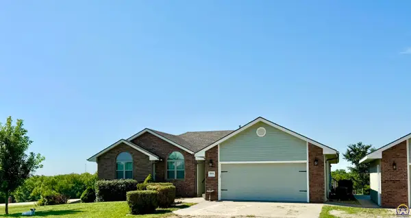 28156 Country Breeze Dr, St. Marys, KS 66536
