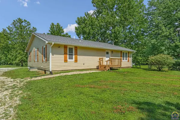 8011 SE Croco Rd, Berryton, KS 66409