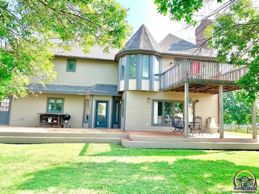 3635 SW Indian Hills Rd, Topeka, KS 66614 - #2