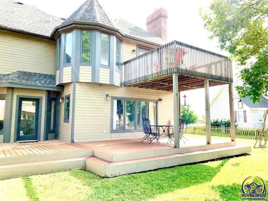 3635 SW Indian Hills Rd, Topeka, KS 66614 - #3