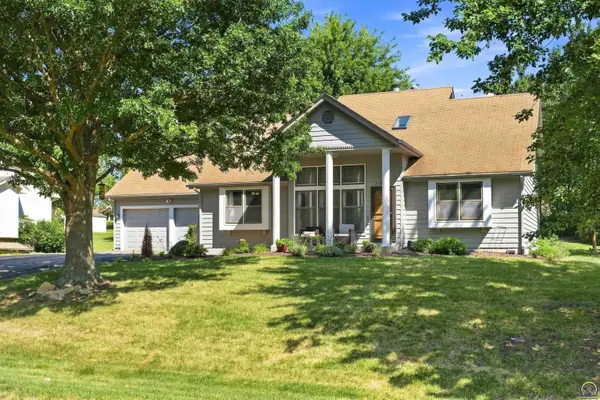 7204 SW 33rd St, Topeka, KS 66614