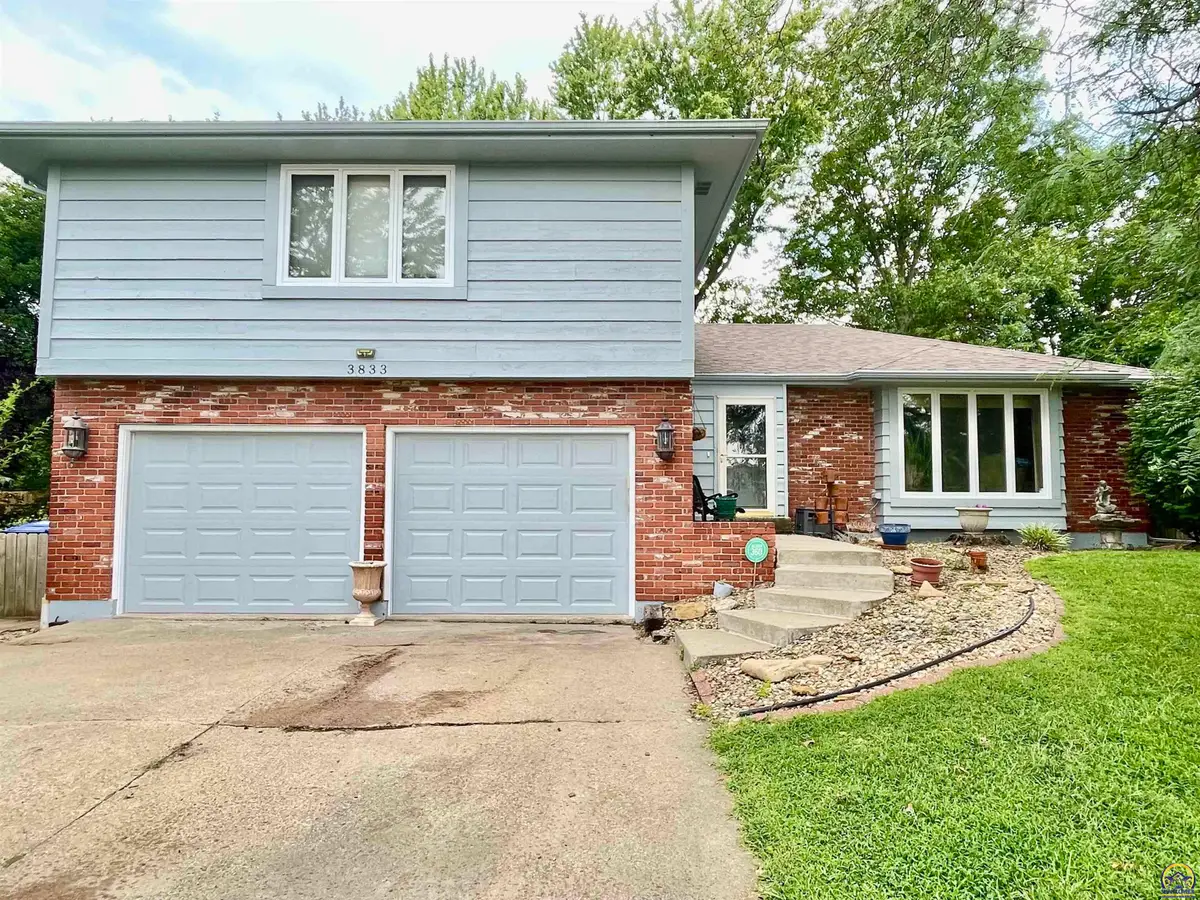 3833 SW Canterbury Town Rd, Topeka, KS 66610 - #1