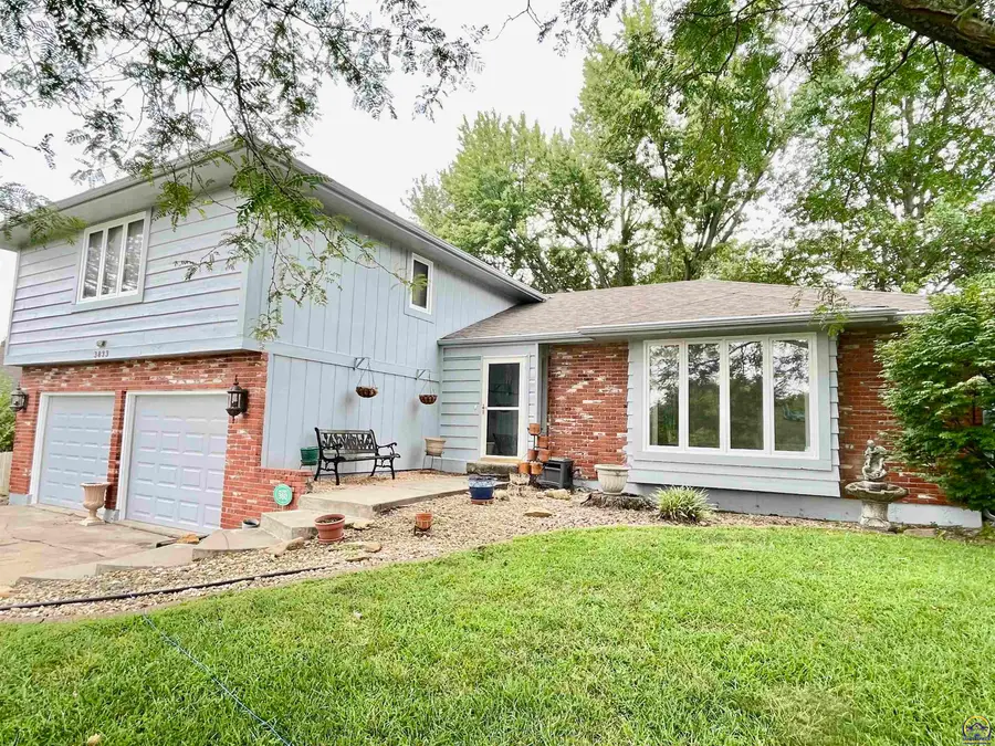 3833 SW Canterbury Town Rd, Topeka, KS 66610 - #2