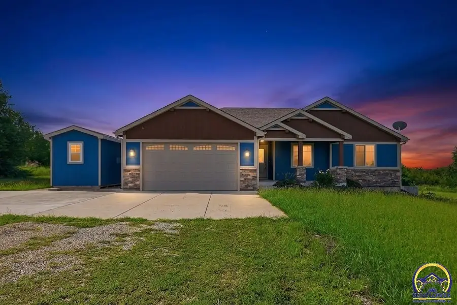 6235 NW 70th St, Topeka, KS 66618 - #2
