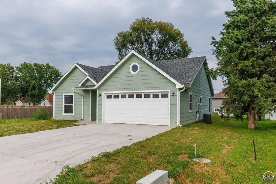 130 Sunset Ln, Maple Hill, KS 66507 - #2