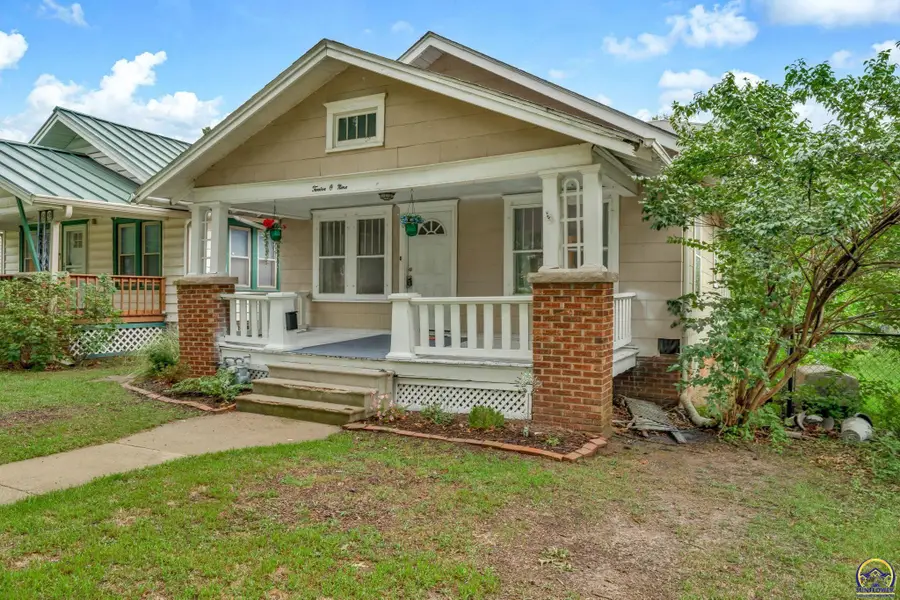 1209 SW Woodward Ave, Topeka, KS 66604 - #2