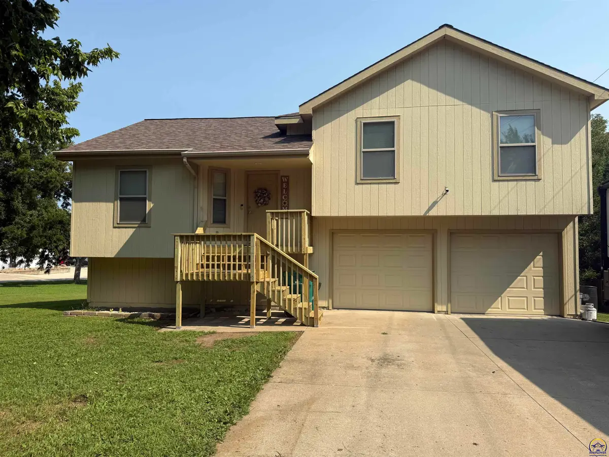 508 10th St, Valley Falls, KS 66088 - #1