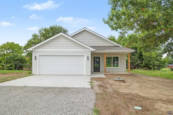 8711 Willow Ln, Ozawkie, KS 66070