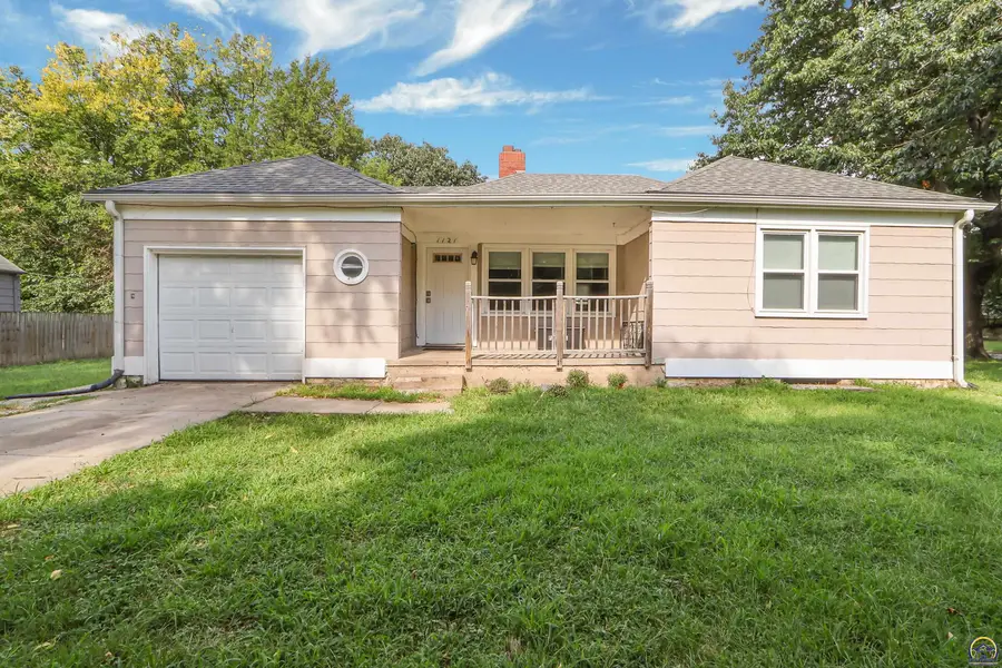 1121 N Juliette Ave, Manhattan, KS 66502 - #2