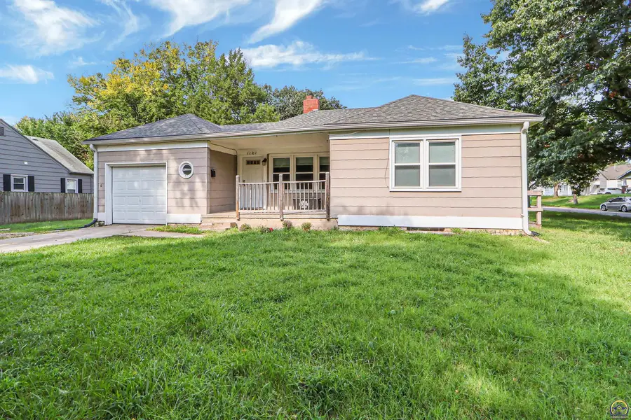 1121 N Juliette Ave, Manhattan, KS 66502 - #3