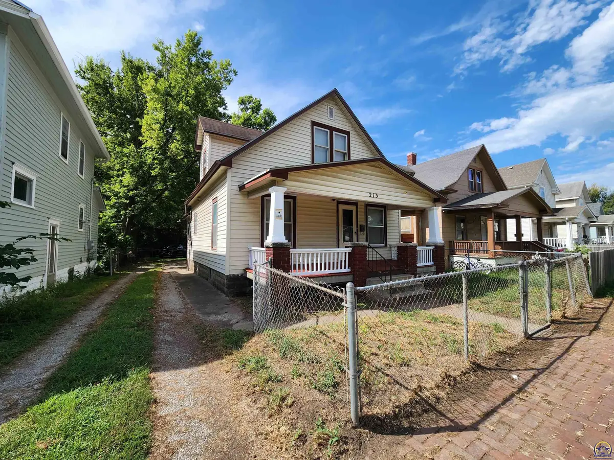 215 SE 17th St, Topeka, KS 66612 - #1