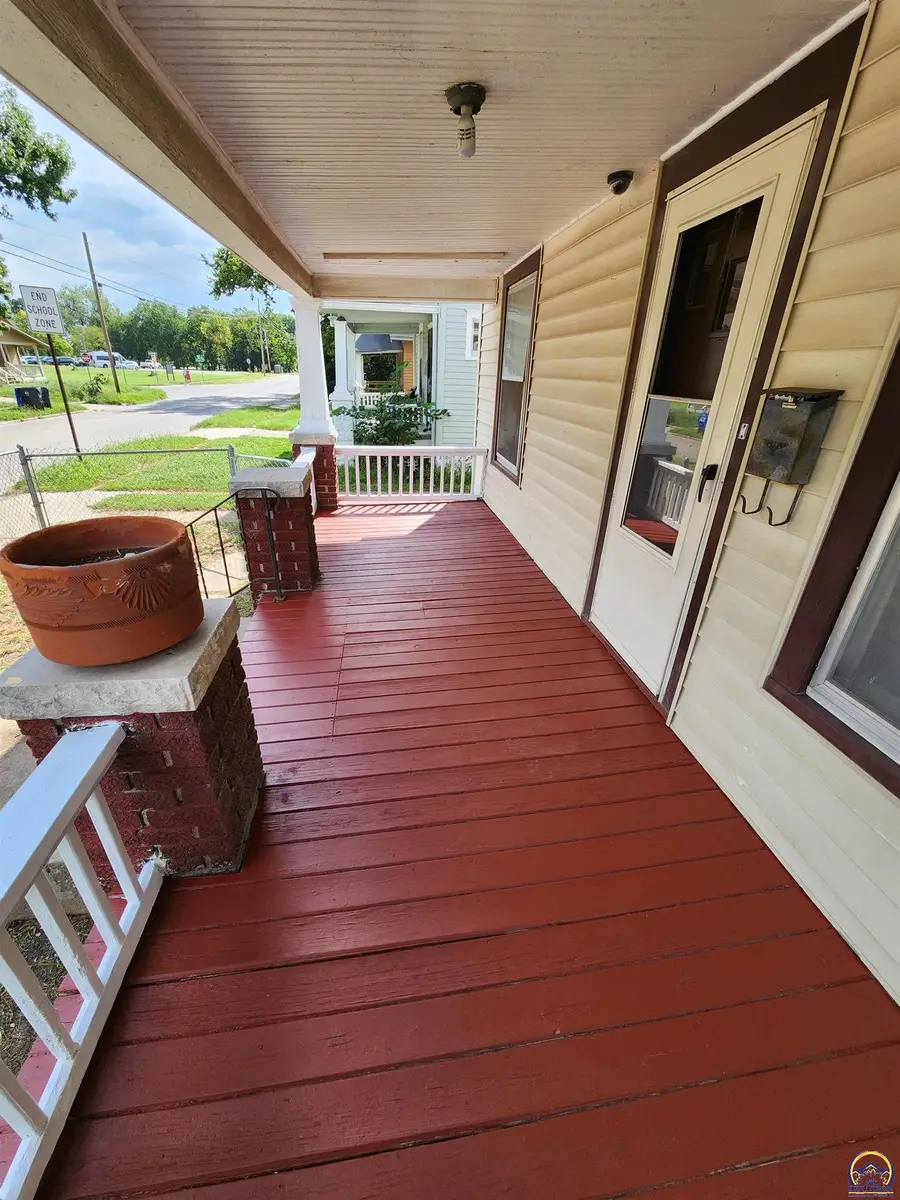 215 SE 17th St, Topeka, KS 66612 - #2