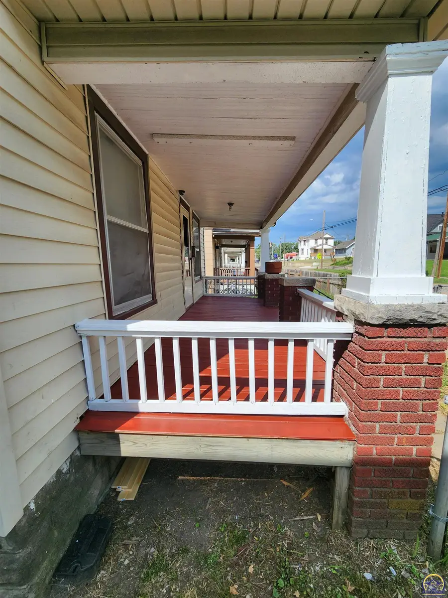215 SE 17th St, Topeka, KS 66612 - #3