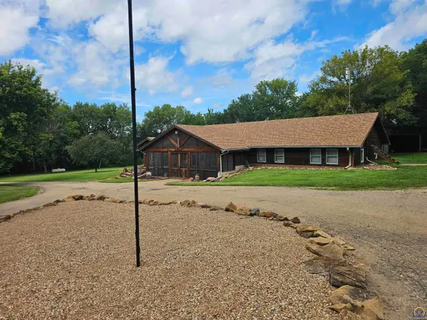 7030 NW Valencia Rd, Silver Lake, KS 66539