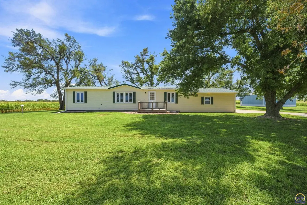 18306 Cottonwood Rd, Maple Hill, KS 66507 - #1