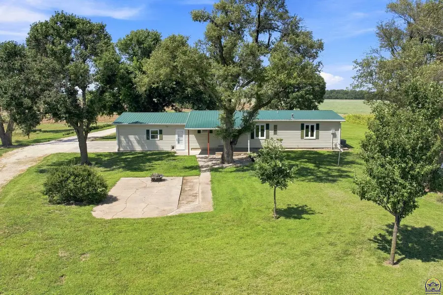 18306 Cottonwood Rd, Maple Hill, KS 66507 - #2