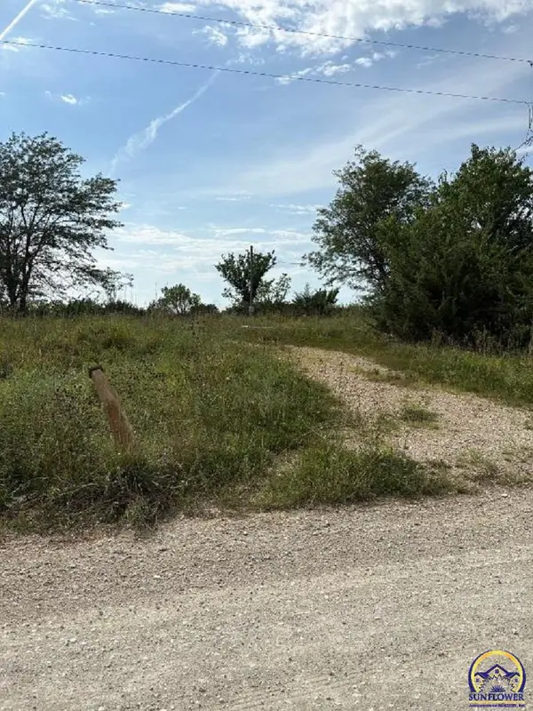 00000 Q Rd, Hoyt, KS 66440