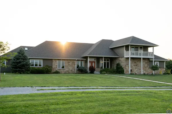 11301 S Croco Rd, Carbondale, KS 66414