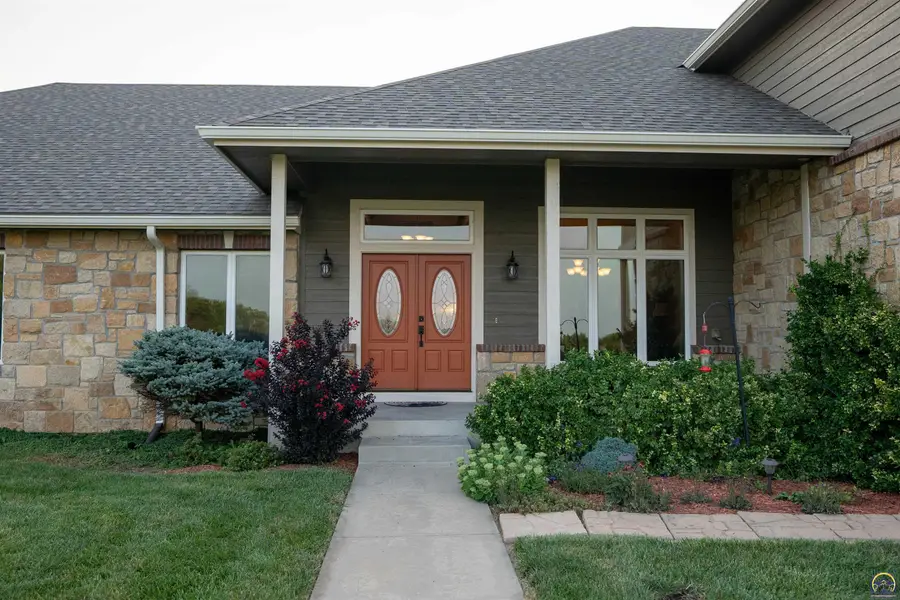 11301 S Croco Rd, Carbondale, KS 66414 - #2