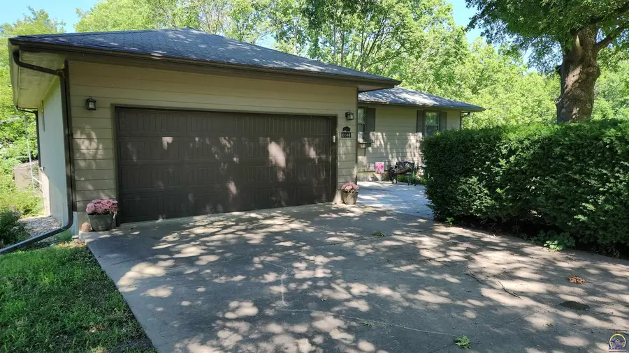603 5th St Dr, Hoyt, KS 66440 - #2