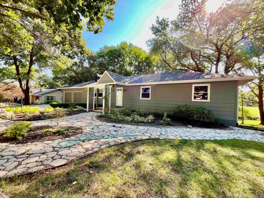 2048 Huntington Rd, Emporia, KS 66801 - #2