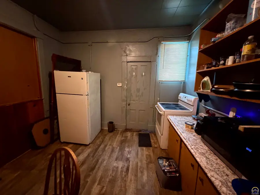 921 SW 10th Ave, Topeka, KS 66604 - #3