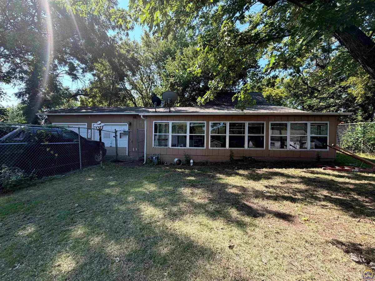 1415 SE 25th St, Topeka, KS 66605 - #1