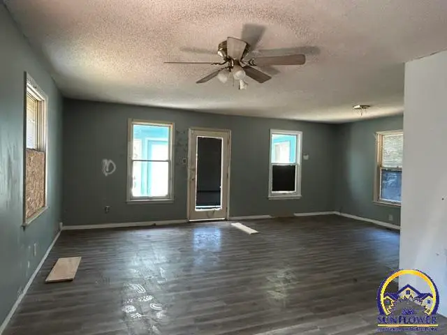 1166 SW Randolph Ave, Topeka, KS 66604 - #3