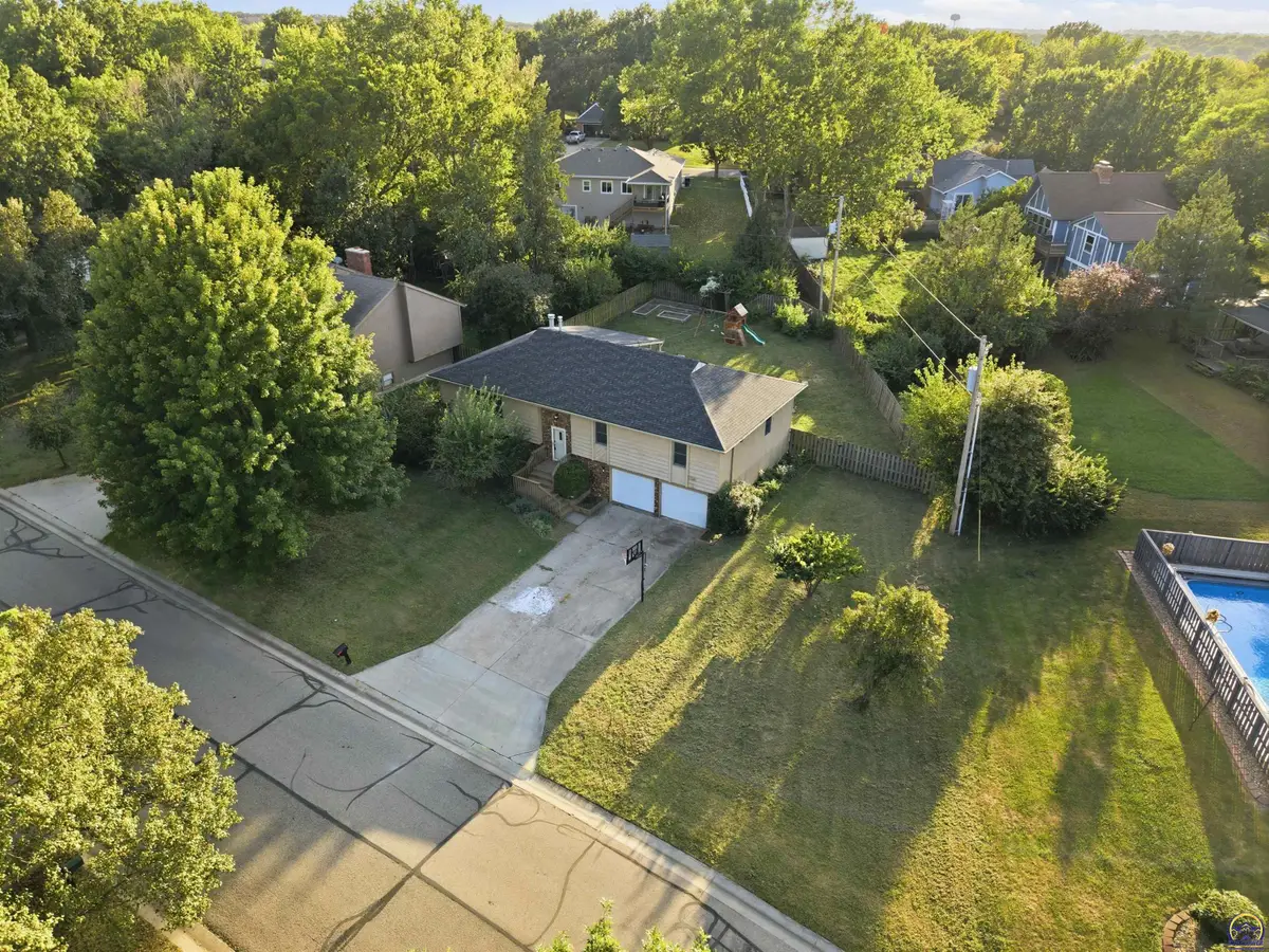 3809 SW Nottingham Rd, Topeka, KS 66610 - #1