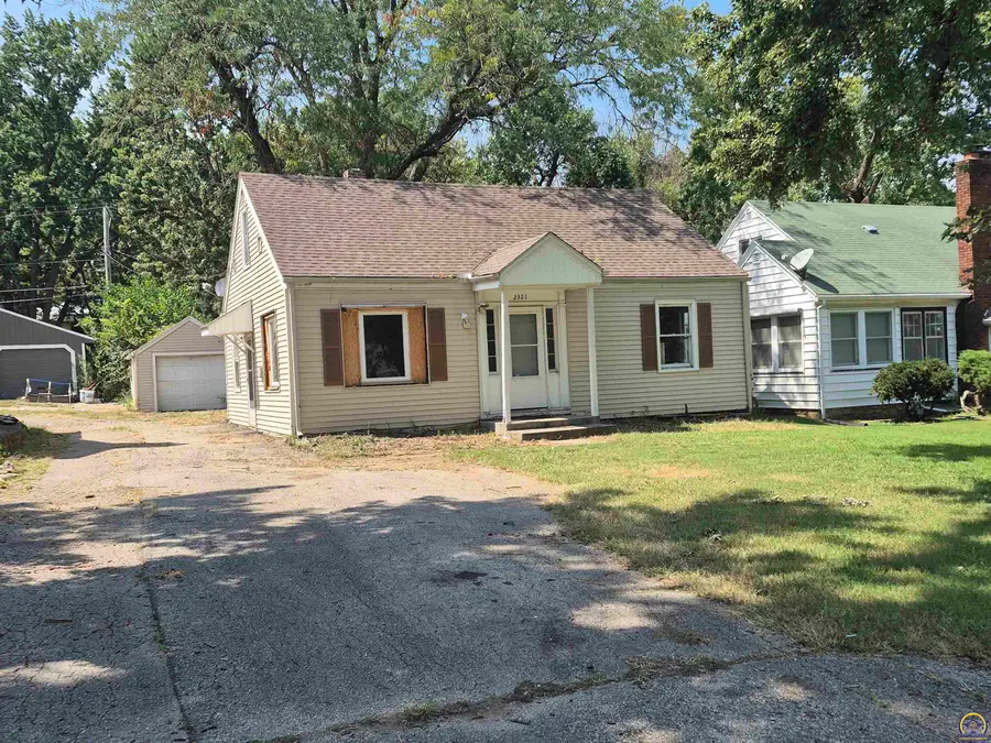 2321 SE Maryland Ave, Topeka, KS 66605 - #3