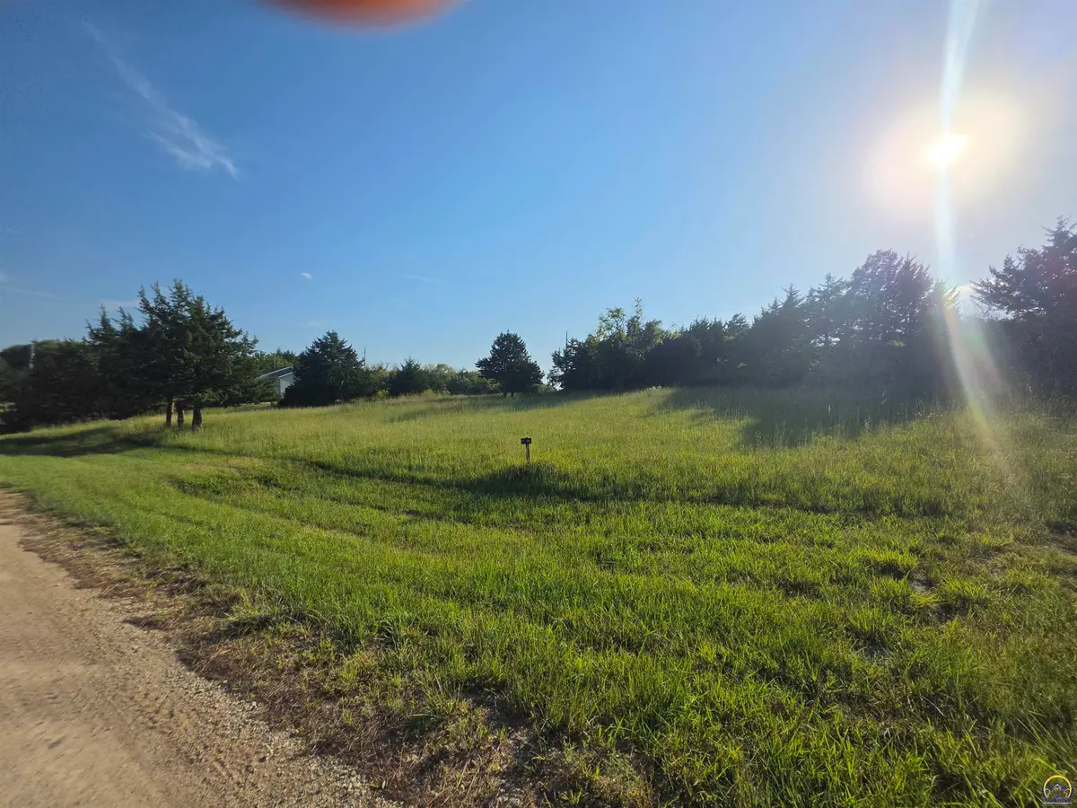 11312 Lakeview Dr, Manhattan, KS 66503 - #1