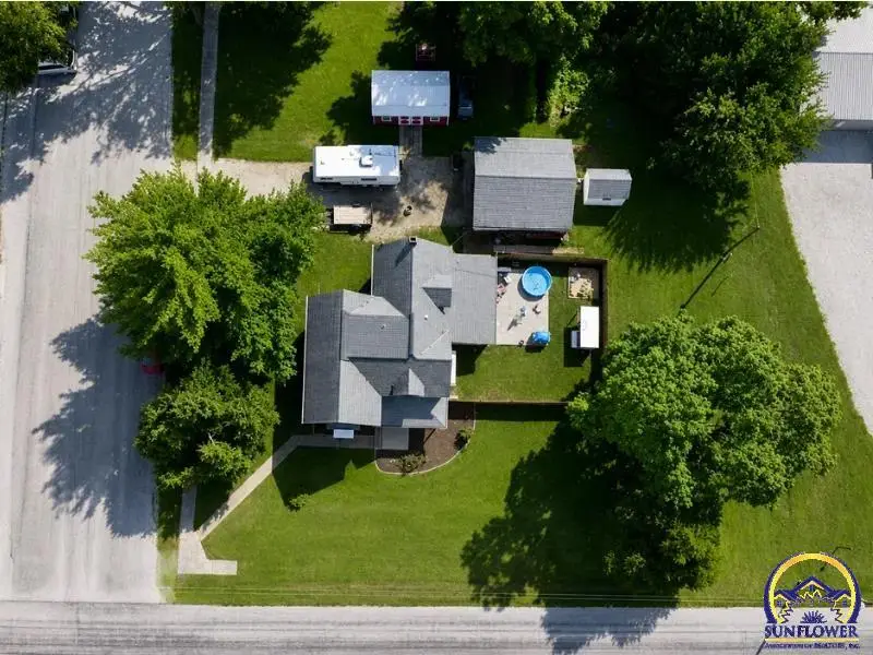 111 E Maple St, Fairview, KS 66425 - #3