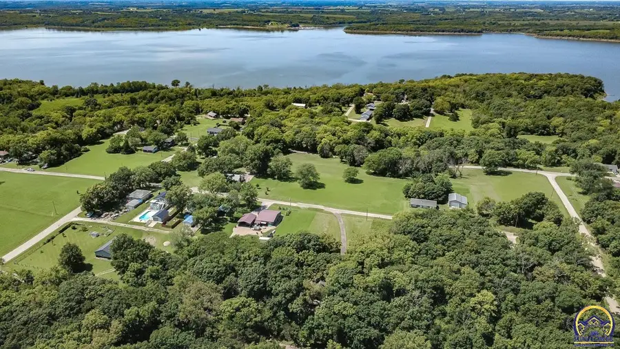 8822 Hilltop Rd, Ozawkie, KS 66070 - #2