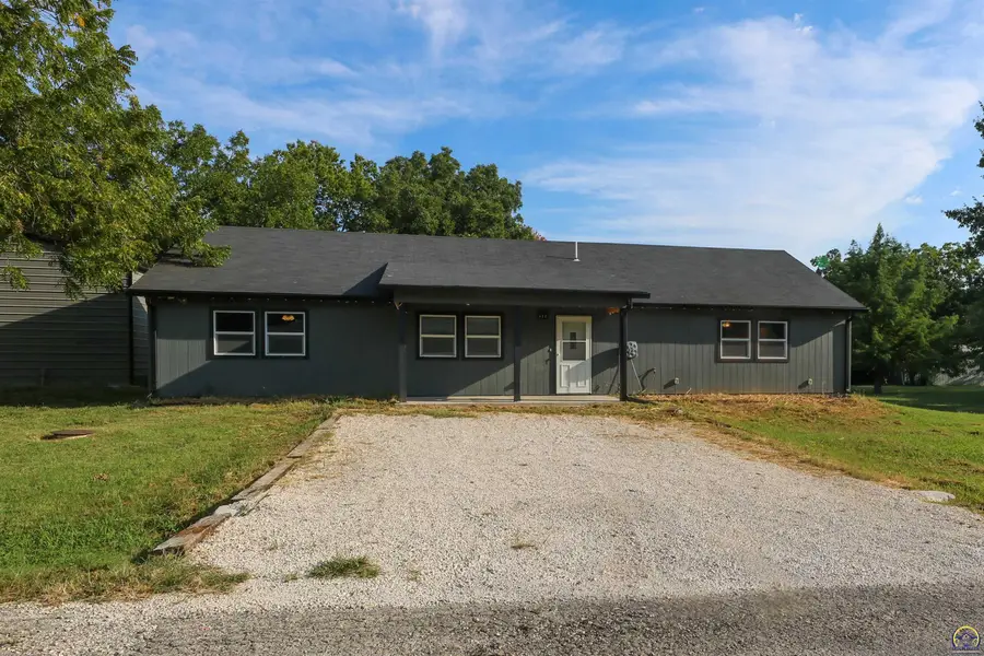 400 E Park Ave, Hartford, KS 66854 - #2
