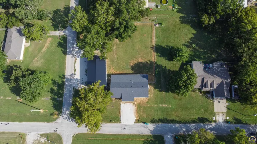 400 E Park Ave, Hartford, KS 66854 - #3
