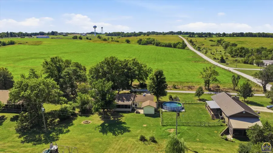 2742 Neill Pkwy, Vassar, KS 66543 - #3